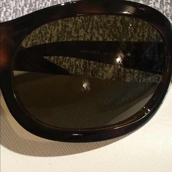 VERSACE SUNGLASSES WITH CASE ONLY $225🏖 SEE PIC. - Picture 8 of 14
